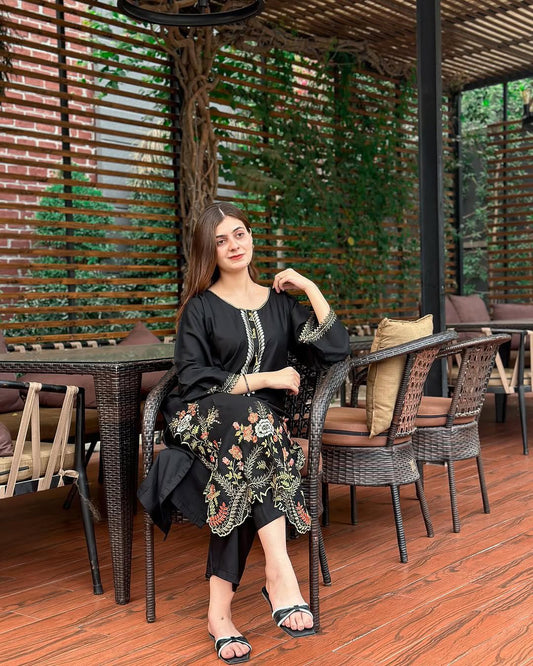 LIA LAWN EMB 2PC