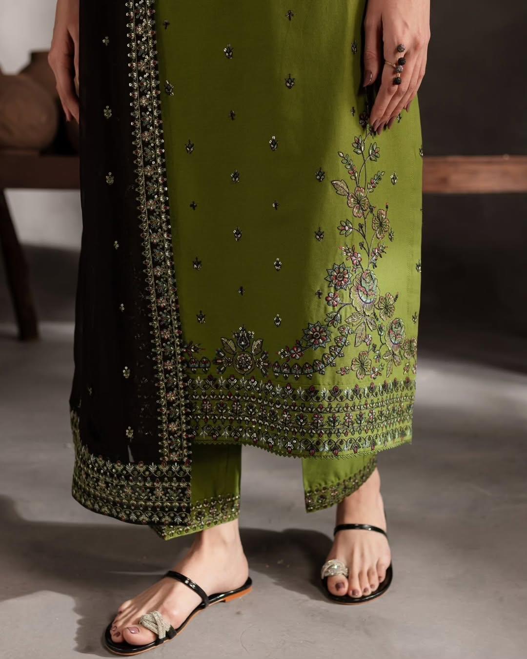 Ezza 3PC – Elegance in Every Thread