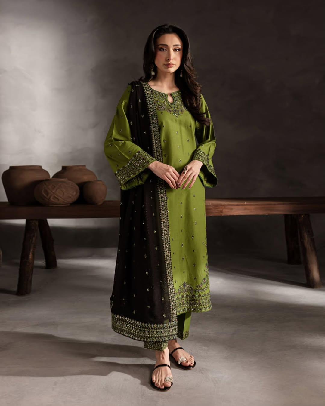 Ezza 3PC – Elegance in Every Thread